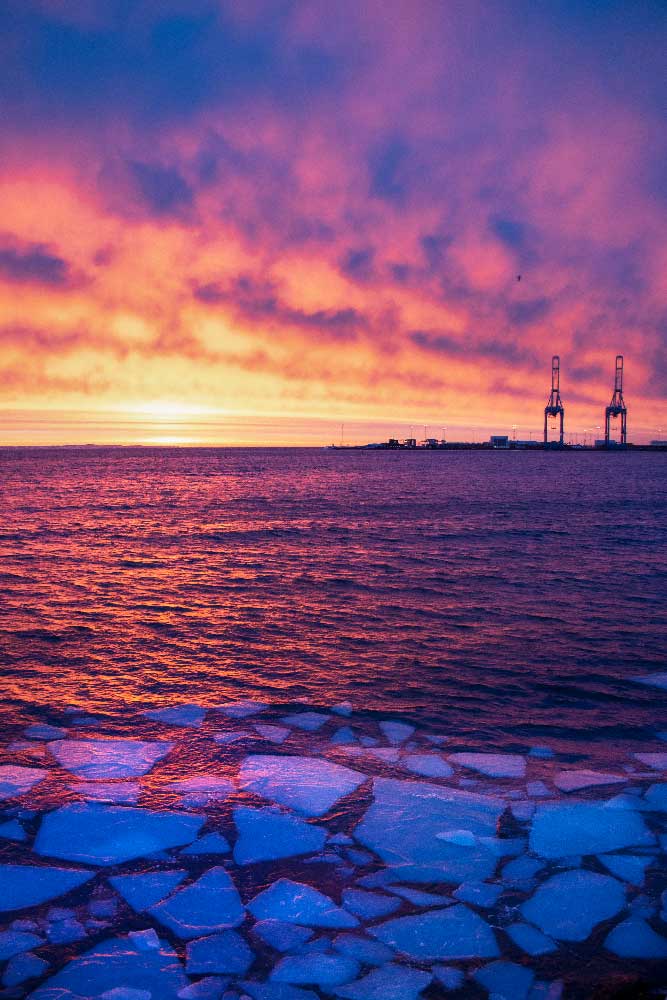 Stort fint foto af solopgang over Aarhus Havn - god akustik.